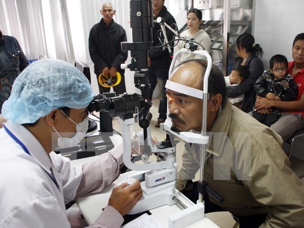 Orbis flying hospital launches ophthalmic training in Binh Dinh hinh anh 1