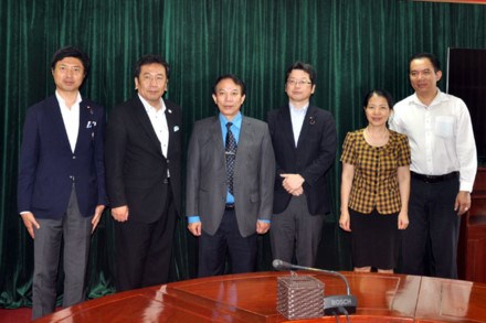 Japan’s Democratic Party talks labour with Vietnam confederation hinh anh 1
