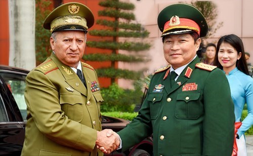 Vietnam military delegation visits Cuba hinh anh 1