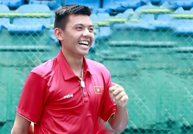 Vietnam representative enters Singapore tennis quarter-finals hinh anh 1