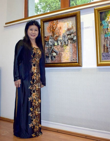 Paintings on Vietnam’s beauty exhibited in Romania hinh anh 1