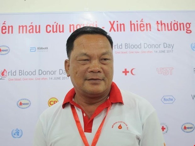 Vietnam honours 100 outstanding blood donors hinh anh 1