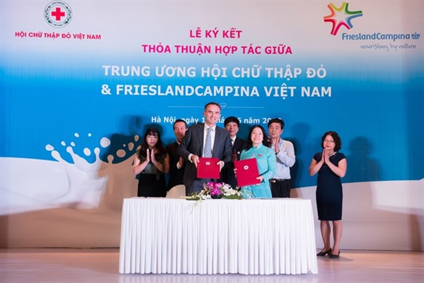Red Cross, FrieslandCampina sign deal for communication campaign hinh anh 1