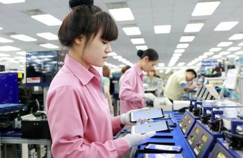 FDI firms make almost 100% of exported cellphones, components hinh anh 1