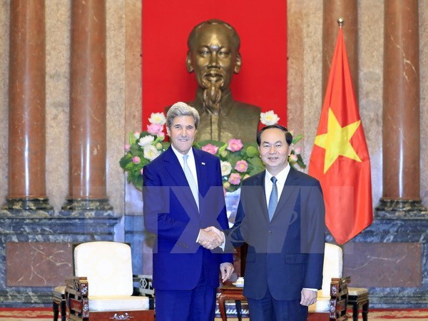 President urges Kerry to continue backing Vietnam-US ties hinh anh 1