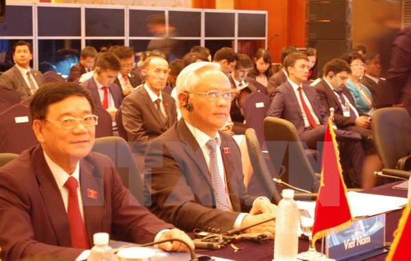 Vietnamese, Russian legislators discuss cooperation measures hinh anh 1