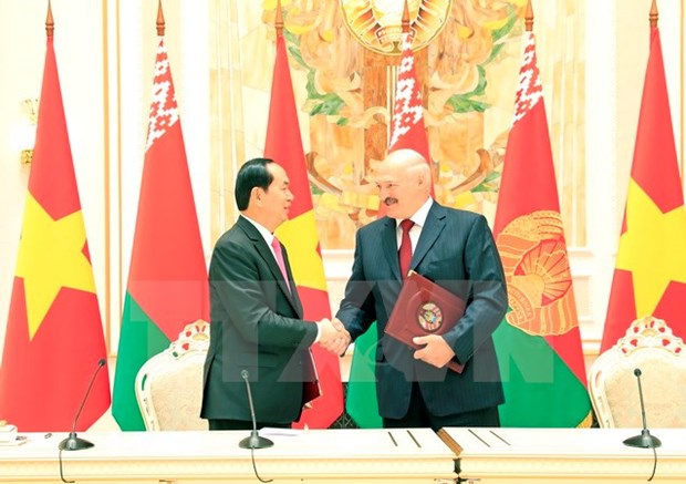 Vietnam, Belarus issue joint statement to develop all-around partnership hinh anh 1