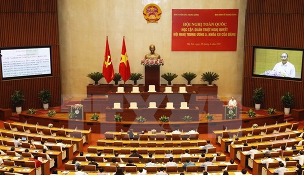 Conference focuses on Party’s economy-related resolutions hinh anh 1