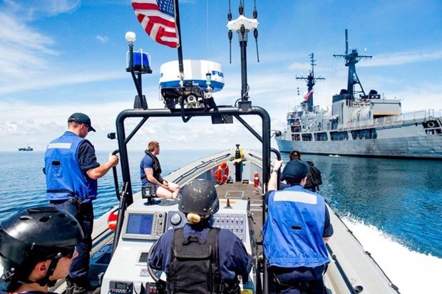 US, Philippines hold joint naval patrol hinh anh 1