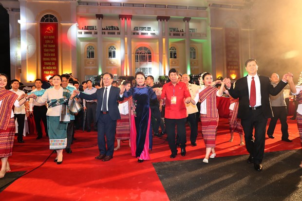 Vietnam-Laos culture, sports and tourism festival wraps up hinh anh 1