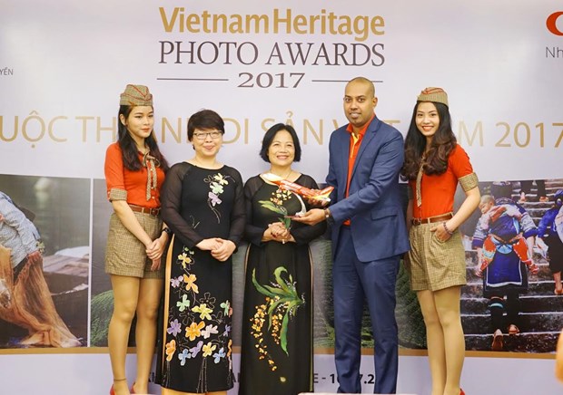 Vietjet to accompany 2017 Heritage Photo Awards hinh anh 1