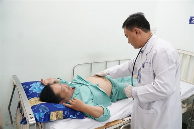 Hospital performs its first endovascular intervention hinh anh 1