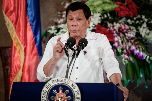 President Duterte admits US supplying weapons to Philippines to fight terrorism hinh anh 1