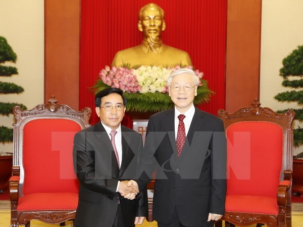 Party chief Nguyen Phu Trong welcomes Laos Vice President hinh anh 1