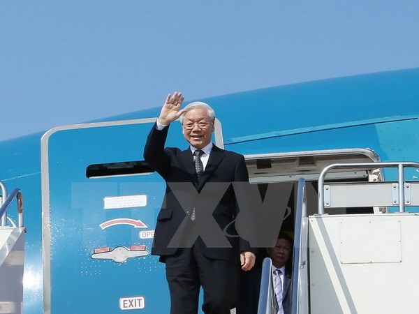 Party leader leaves for State visit to Cambodia hinh anh 1