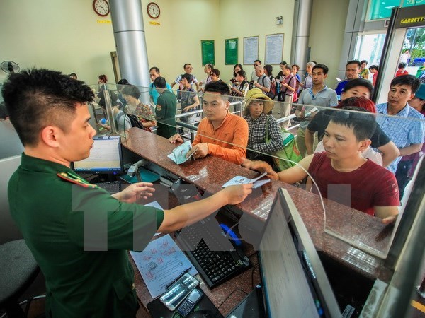 Vietnam – China border tourism booms hinh anh 1