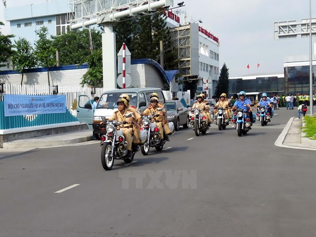 Vietnam aims to cut road accidents, death tolls by 5-10 percent hinh anh 1