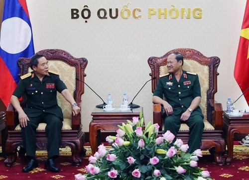 Vietnam, Laos step up defence cooperation hinh anh 1