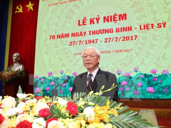 Party chief: Nation keeps in mind sacrifices of revolutionary contributors hinh anh 1