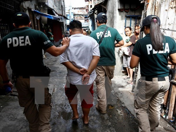 Philippine police kill one mayor in drug raid hinh anh 1