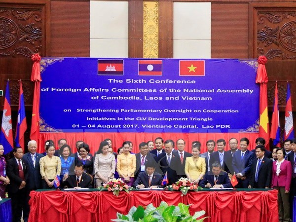 Cambodia-Laos-Vietnam NA committees strengthen cooperation hinh anh 1