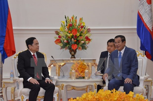 Cambodian leaders receive visiting Vietnam Fatherland Front President hinh anh 1