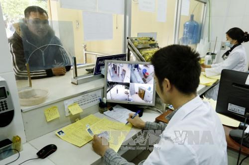 Vietnam strives to reduce HIV infections despite funds shortage hinh anh 1