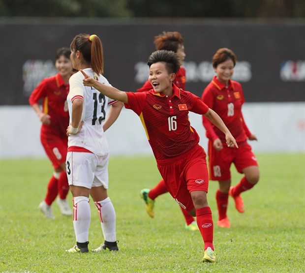 VN female, male footballers reap more wins at SEA Games hinh anh 1