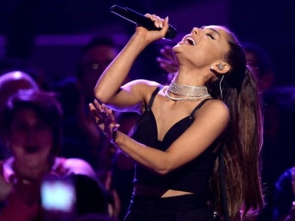 Ariana Grande suddenly cancels concert in Vietnam hinh anh 1
