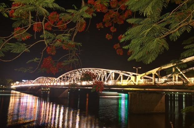 Hue’s iconic bridge gets a makeover hinh anh 1