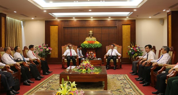 Hoa Binh intensifies cooperation with Laos’s Luang Prabang hinh anh 1