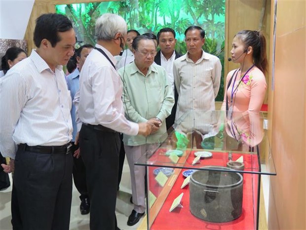 Front work tightens Vietnam-Laos relations hinh anh 1