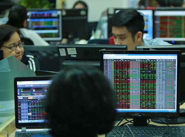 Financial stocks help lift VN-Index hinh anh 1