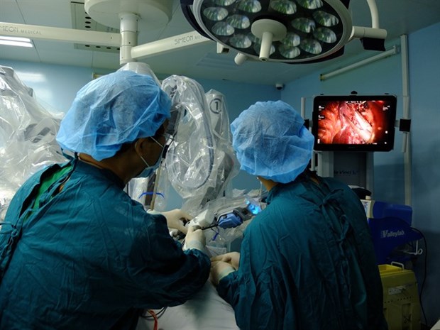 VN’s 1st robotic surgery on patient with lung cancer done hinh anh 1