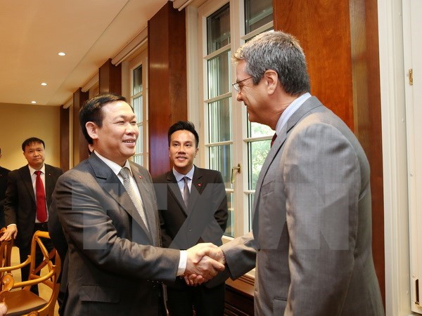 Deputy PM Vuong Dinh Hue meets WTO leaders hinh anh 1