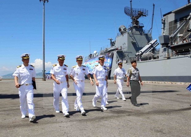 RoK’s naval ships visit Da Nang city hinh anh 1