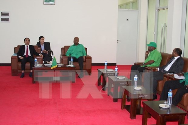 Tanzanian Party wants to beef up ties with Communist Party of Vietnam hinh anh 1