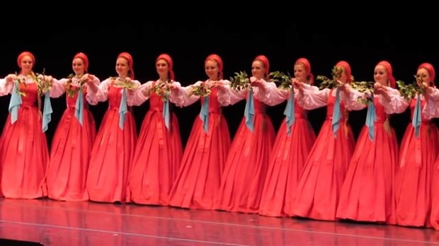 Russian dances, photos come to town hinh anh 1