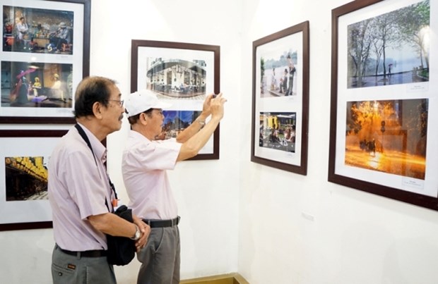 Exhibition features streets of Hanoi hinh anh 1