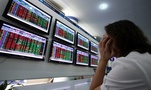 Vietnam’s shares fall on intraday profit-taking hinh anh 1
