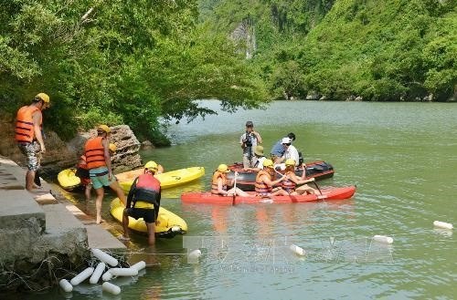 Action programme launched to make tourism economic spearhead hinh anh 1