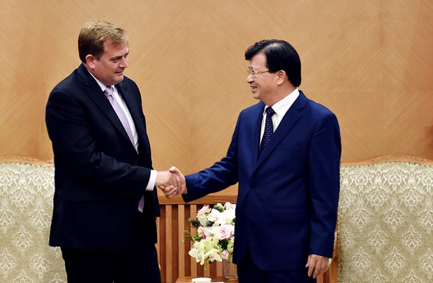 Deputy PM Trinh Dinh Dung meets ExxonMobil Vice President hinh anh 1