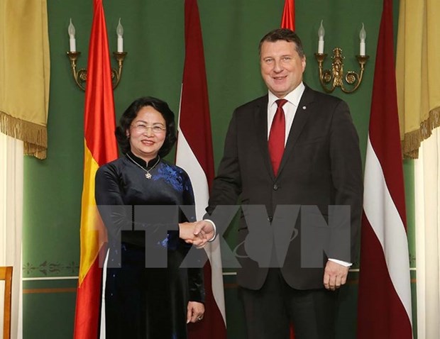 Vietnamese Vice President meets with Latvian President hinh anh 1