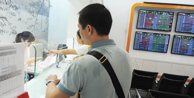 VN Index falls on intraday selling hinh anh 1