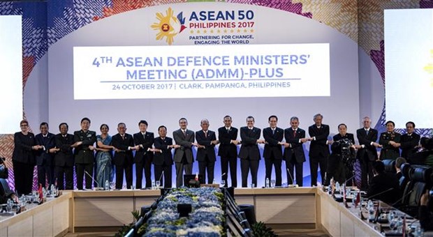 Defence Minister calls for joint efforts in coping with current challenges hinh anh 1