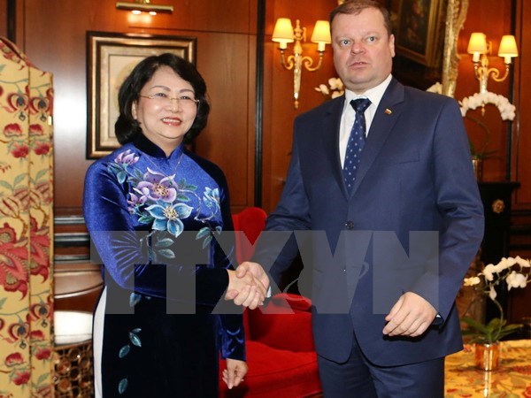 Lithuanian PM expresses wish to enhance ties with Vietnam hinh anh 1