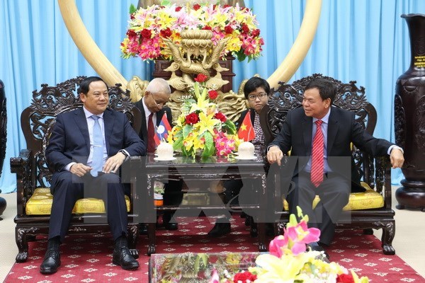 Lao Deputy PM Sonexay Siphadone visits Ben Tre province hinh anh 1
