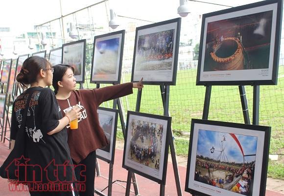 Vietnamese charms on display at photo exhibition in HCM City hinh anh 1