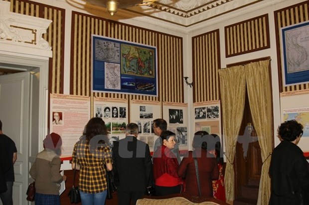 Photo exhibition, seminar on President Ho Chi Minh held in Bulgaria hinh anh 1