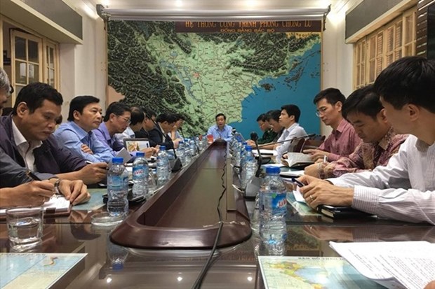 Urgent meeting held to plan for storm Damrey hinh anh 1
